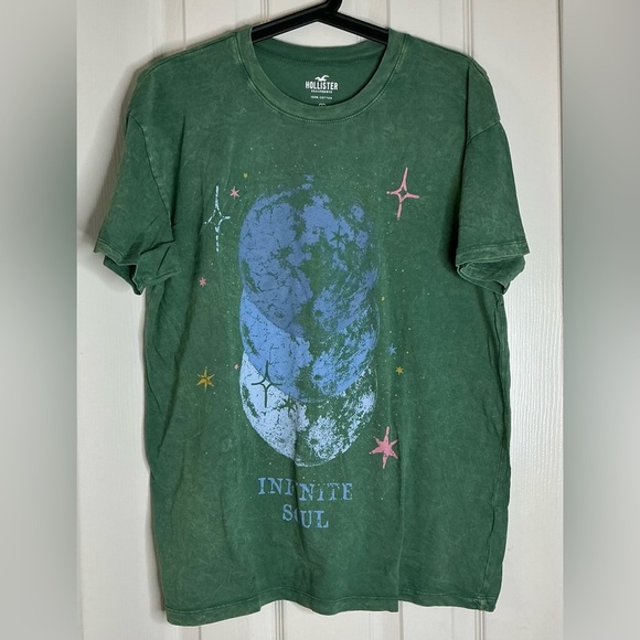 Hollister Artistic Green and Blue Short Sleeve Tee - Picture 1 of 6